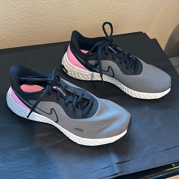 Nike Shoes - Nike revolution ladies Sneakers
